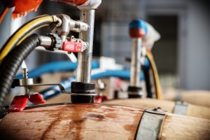 Barriques de vin : quels sont les procédés utilisés par les équipes d'H&A pour nettoyer les barriques ?